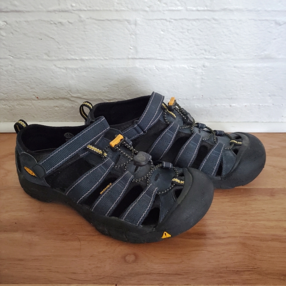 Keen mens Newport H2 watershoe sandals size 6